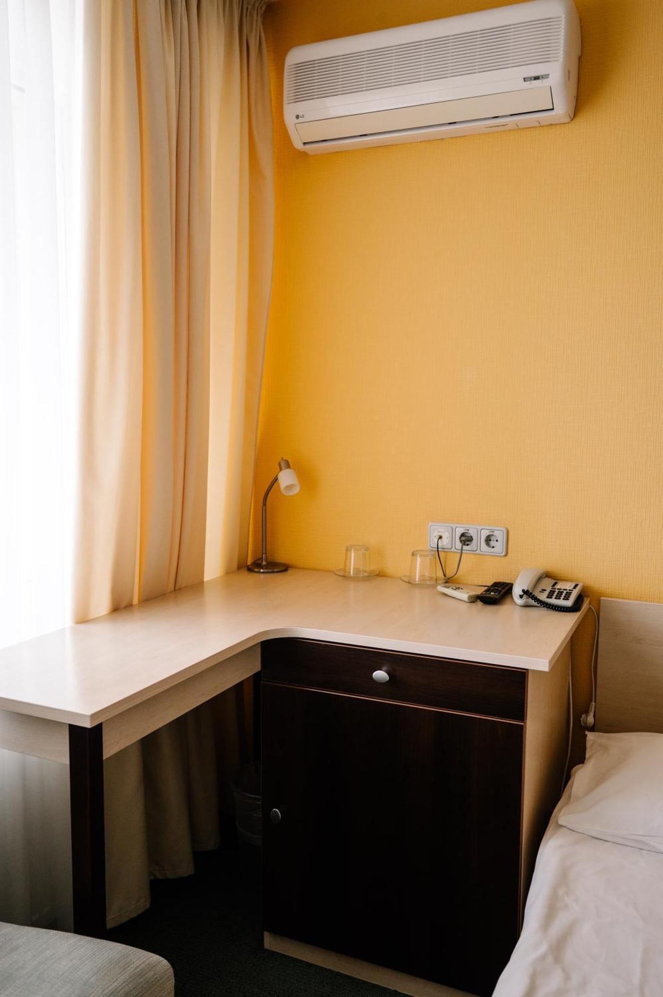 7 Days Hotel Kamyanets-Podilskyi Dış mekan fotoğraf