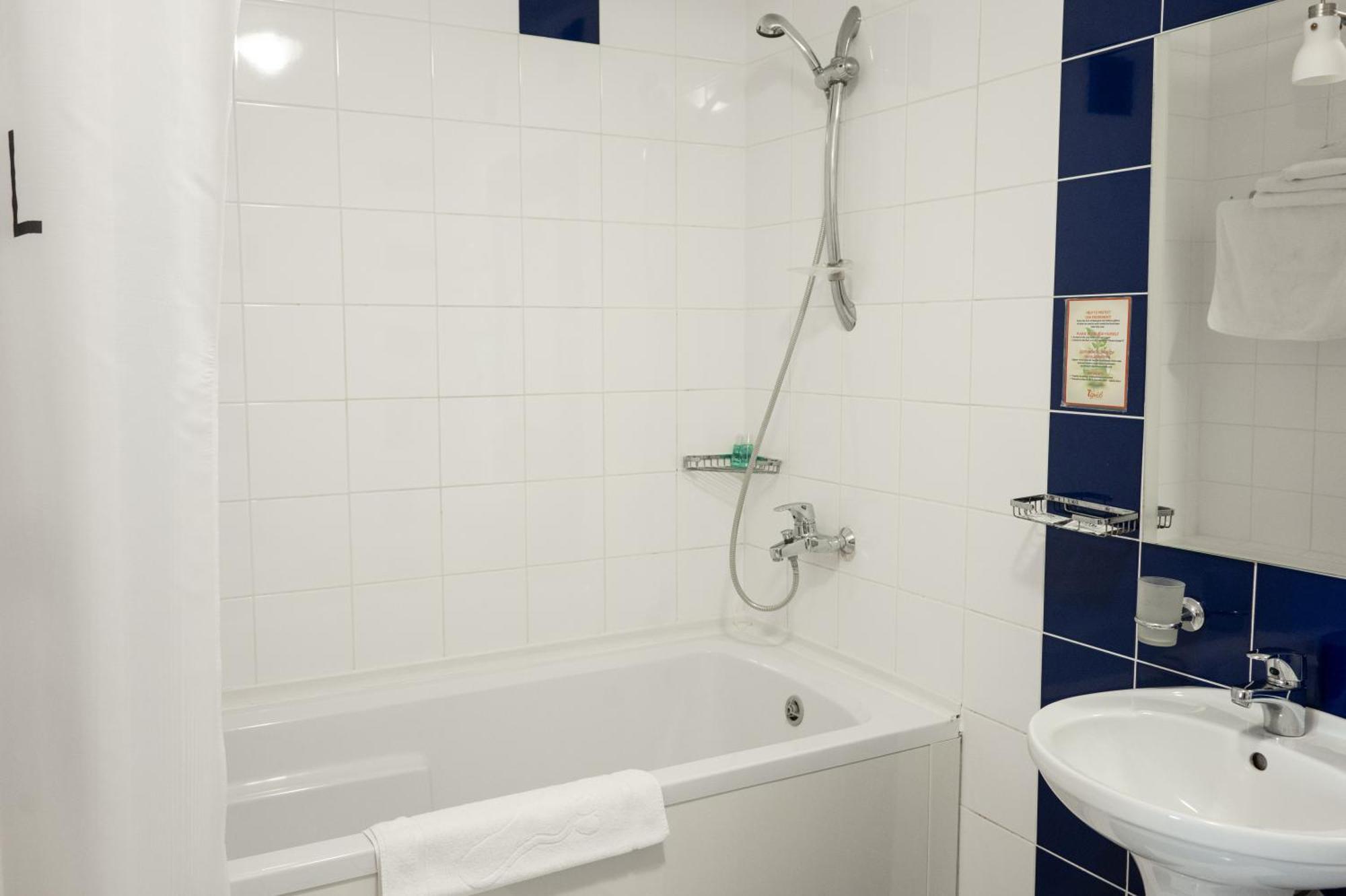 7 Days Hotel Kamyanets-Podilskyi Dış mekan fotoğraf