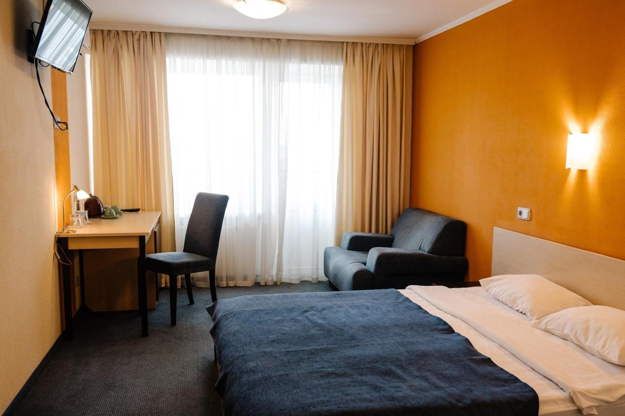 7 Days Hotel Kamyanets-Podilskyi Dış mekan fotoğraf