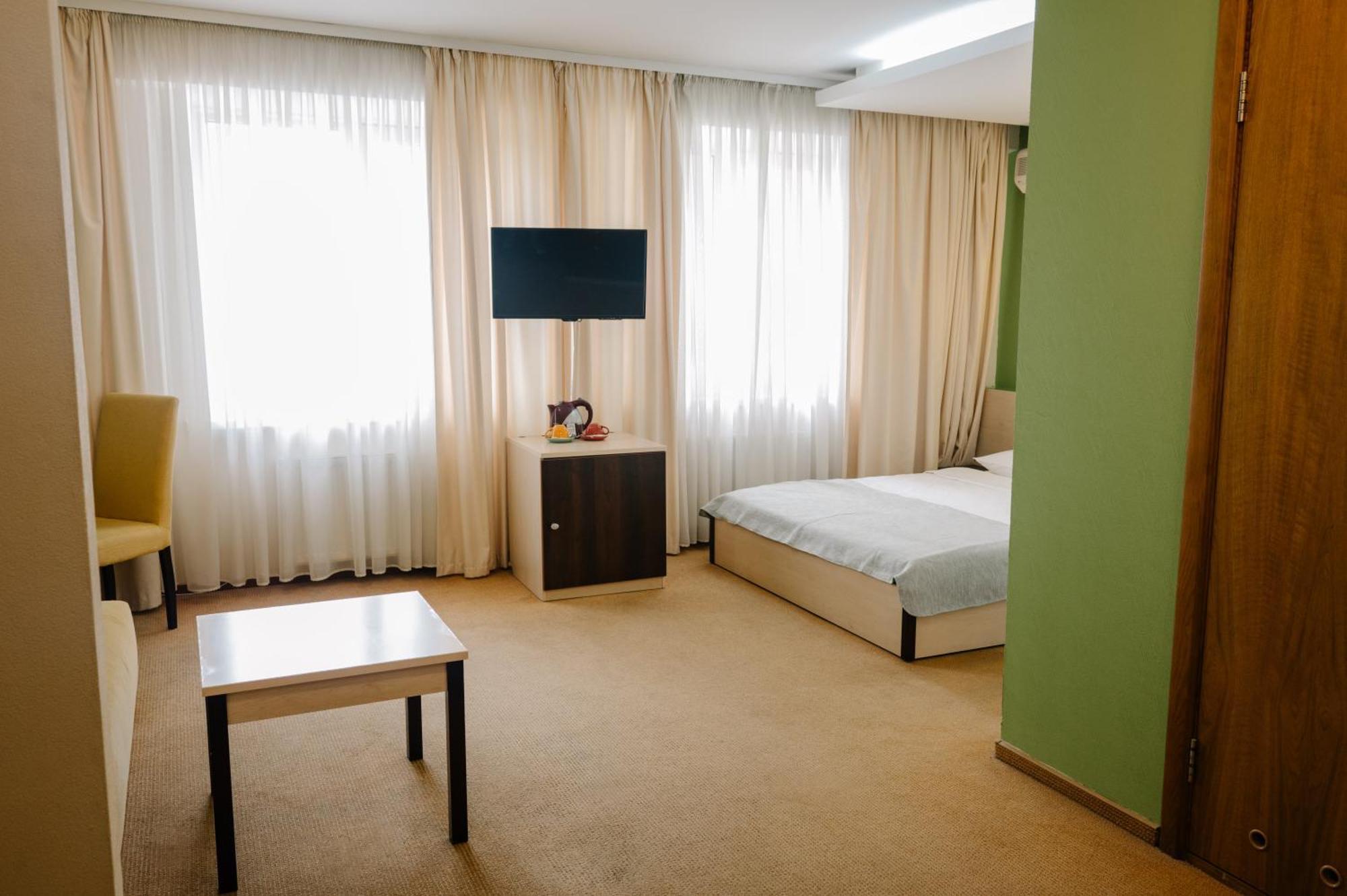 7 Days Hotel Kamyanets-Podilskyi Dış mekan fotoğraf