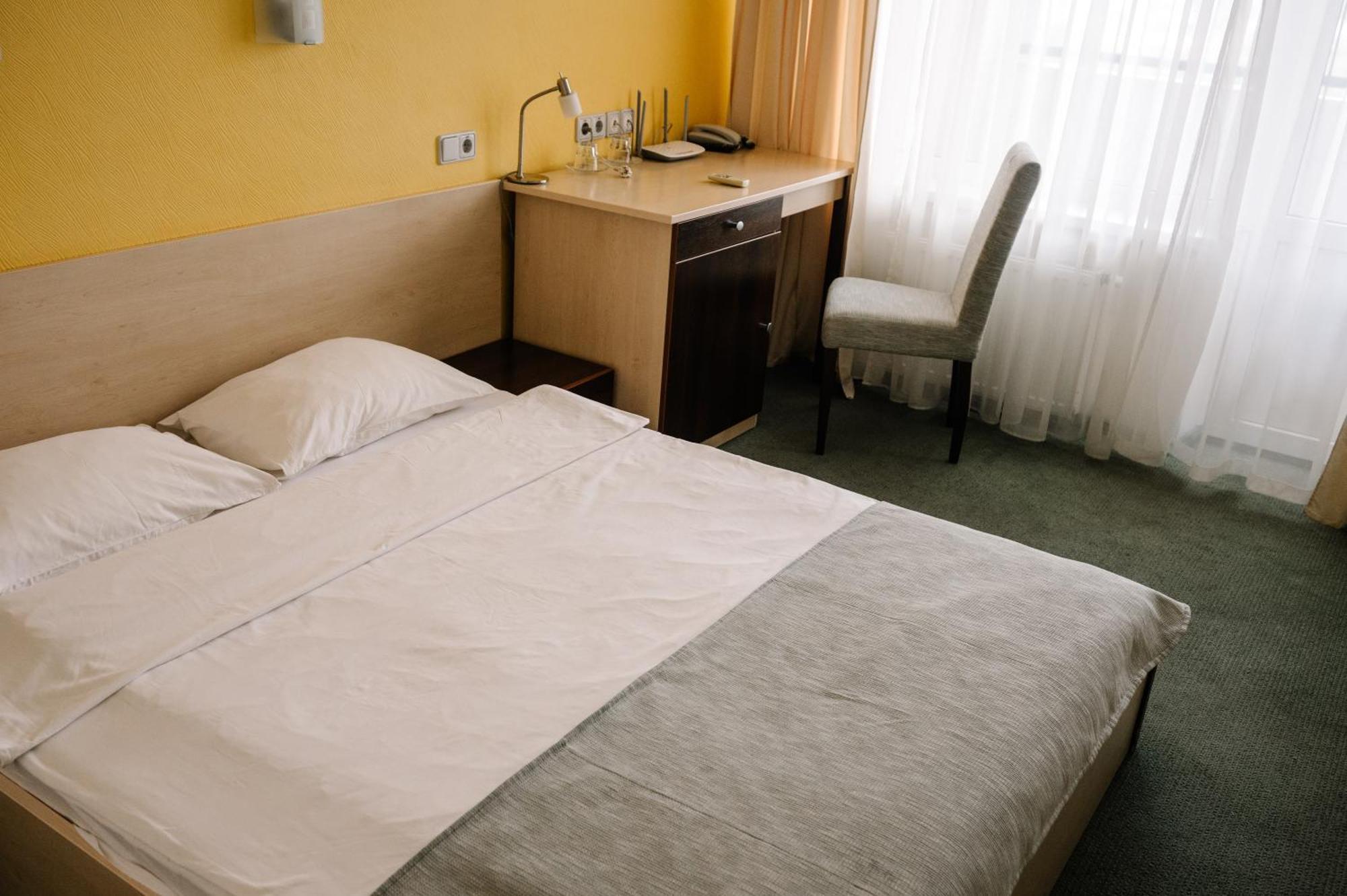 7 Days Hotel Kamyanets-Podilskyi Dış mekan fotoğraf