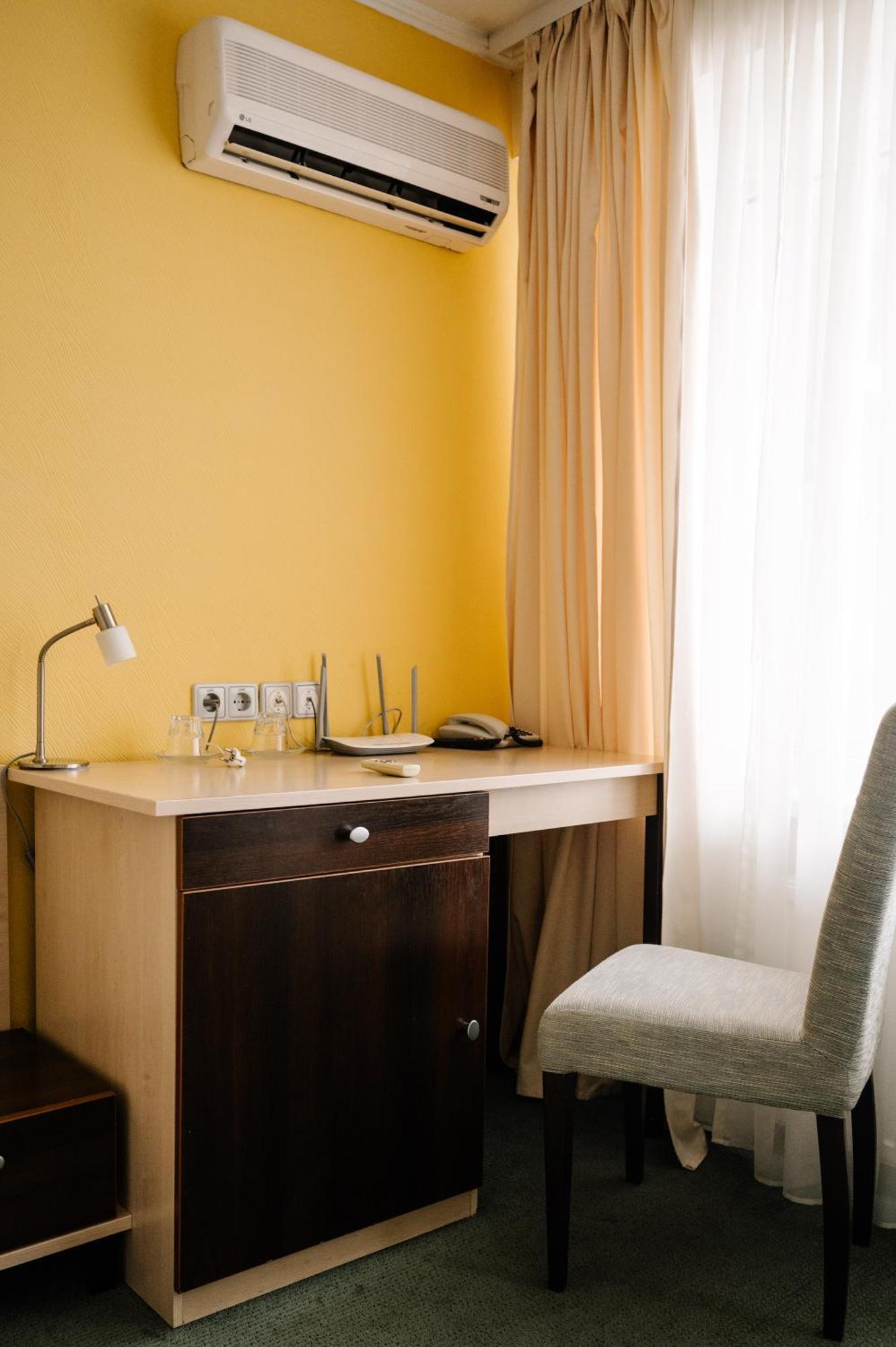 7 Days Hotel Kamyanets-Podilskyi Dış mekan fotoğraf
