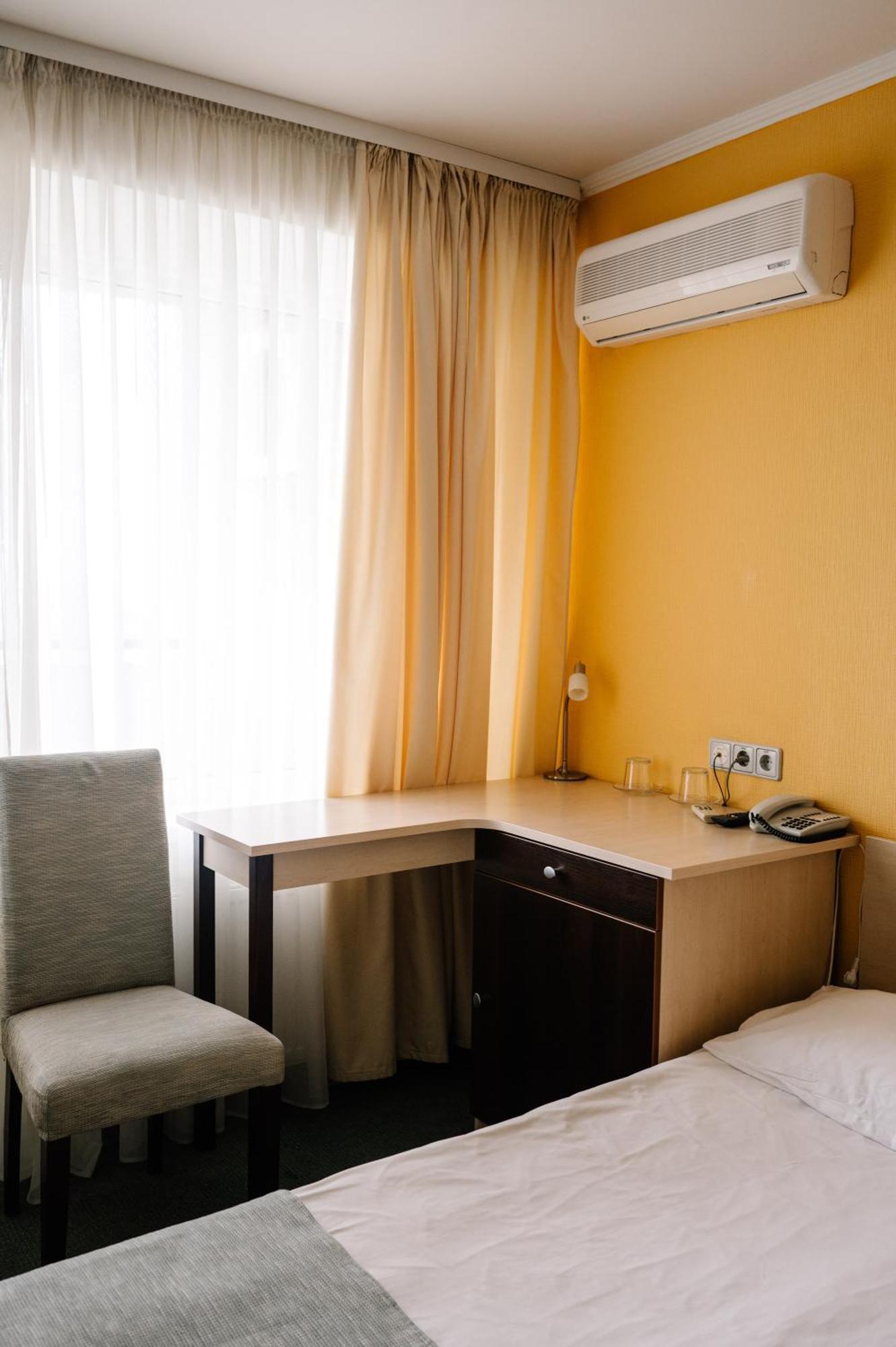 7 Days Hotel Kamyanets-Podilskyi Dış mekan fotoğraf