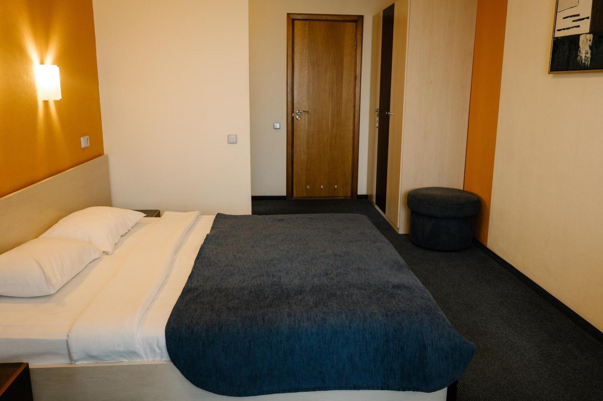 7 Days Hotel Kamyanets-Podilskyi Dış mekan fotoğraf
