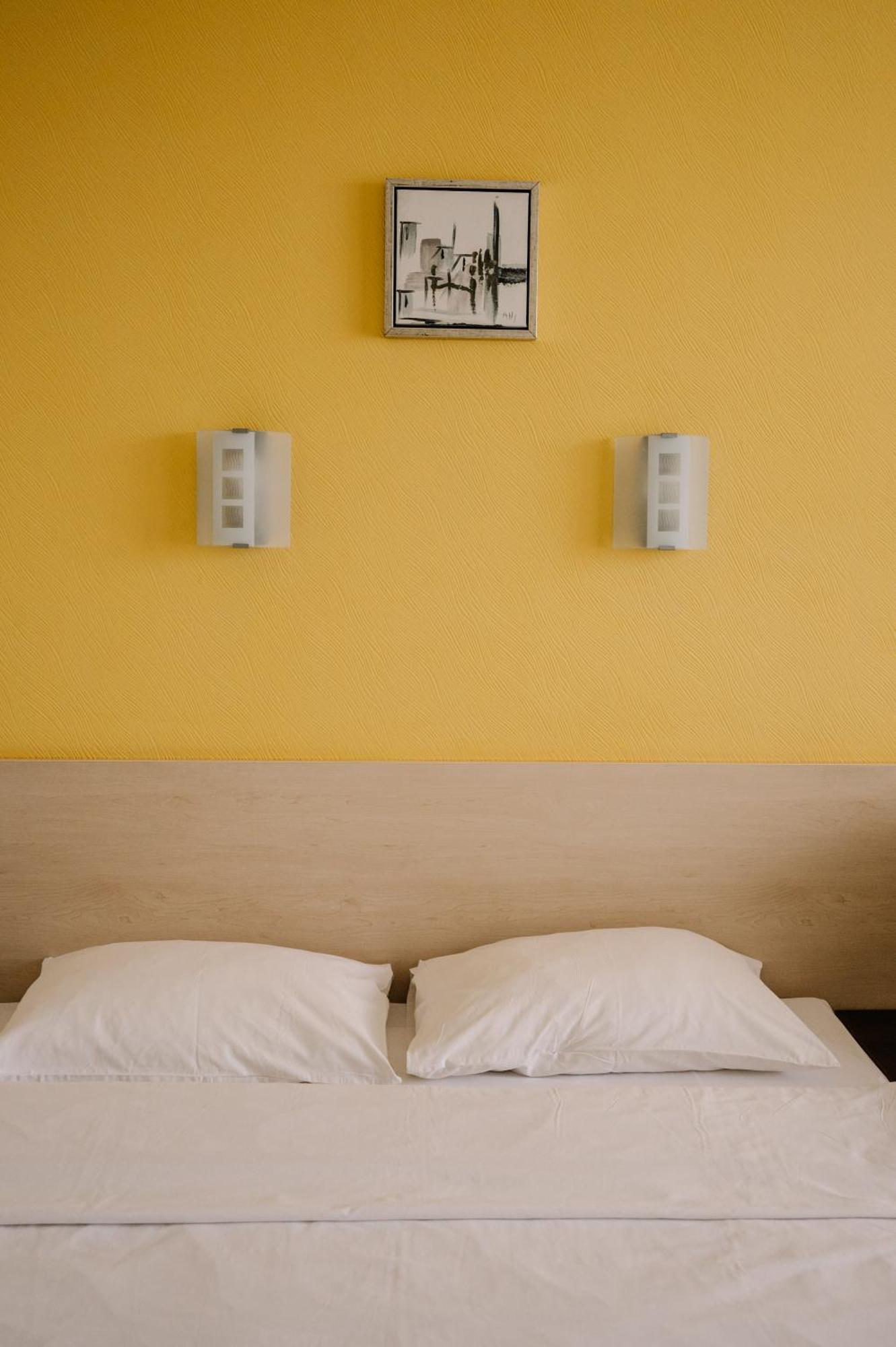7 Days Hotel Kamyanets-Podilskyi Dış mekan fotoğraf