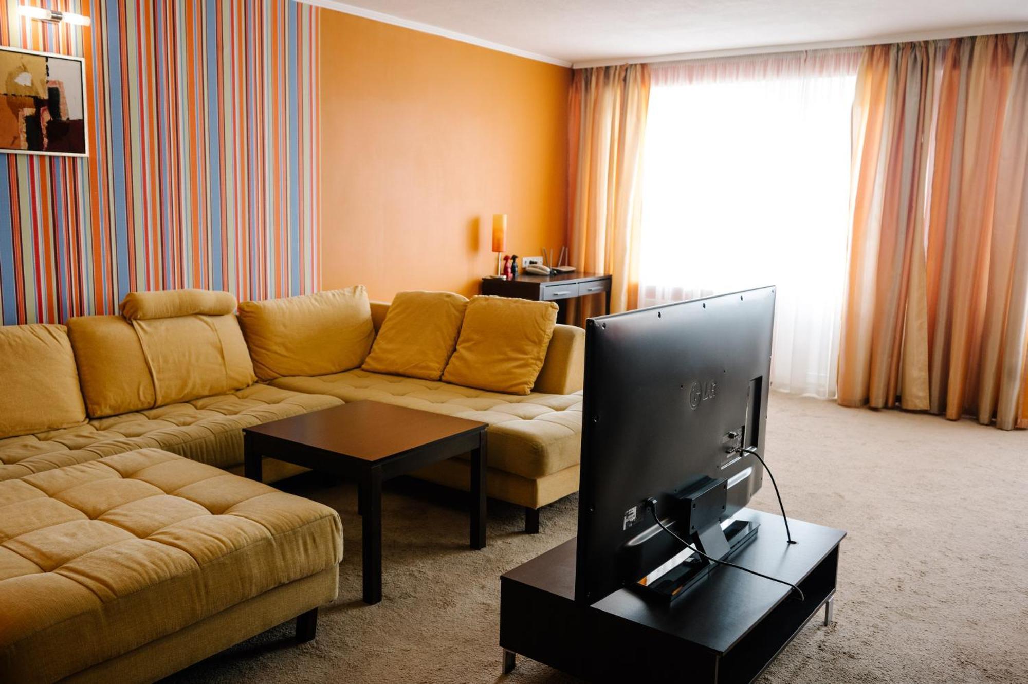 7 Days Hotel Kamyanets-Podilskyi Dış mekan fotoğraf
